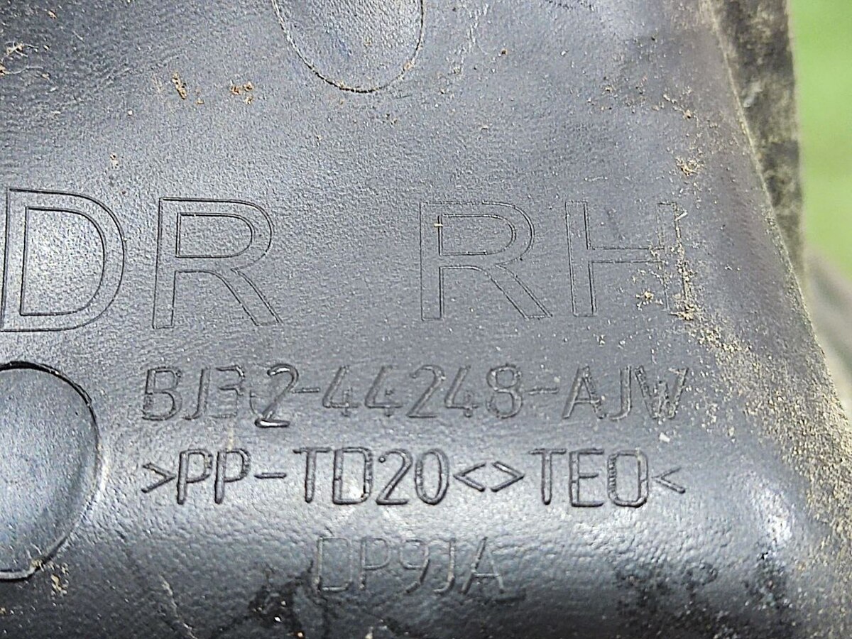 LR054319 Кришка петлі задньої двері права Range Rover Evoque L538 (2012-2018) Б / У